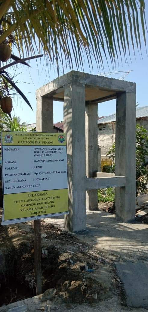 Pembangunan sanitasi air bersih untuk pemenuhan air bersih untuk masyarakat kampung KB Tjut Nyak Dhien