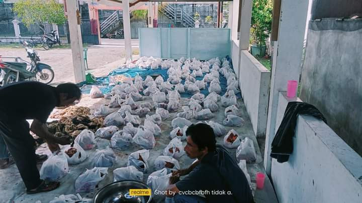 Pembagian Daging Untuk Penenganan Stunting di Gampong Pasi Kerjasama PT Mifa Bersaudar