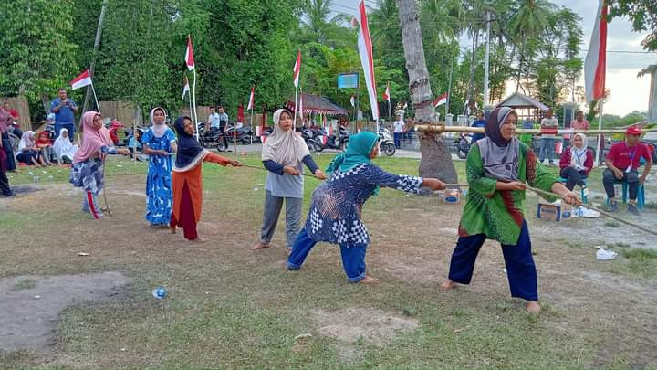 Lomba tarik tambang ibu2