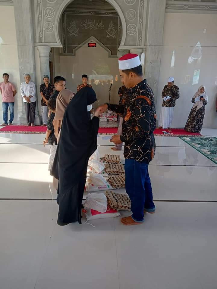 Santunan anak yatim di hari memperingati maulid Nabi