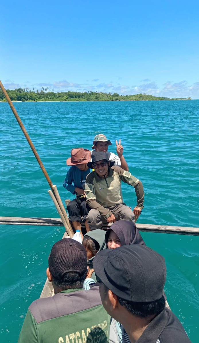 Pak Kades Lafakha dan Rombongan trip ke pulau harapan Via perahu Robin