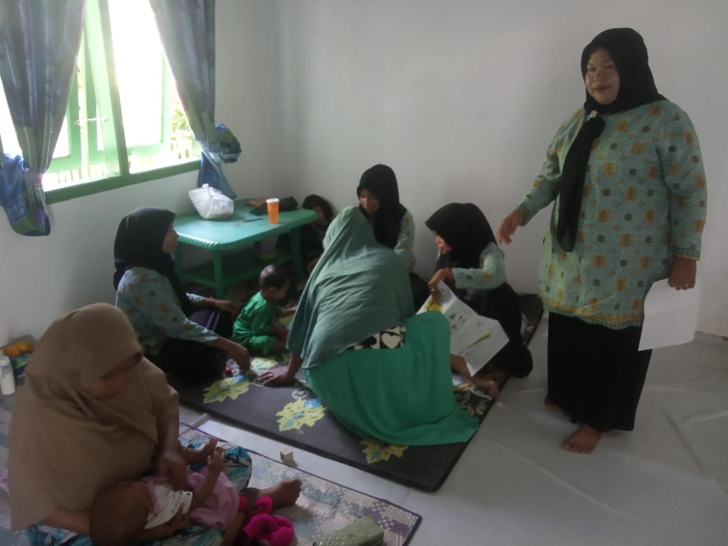 Sosialisasi bersama Ibuk-Ibuk Kader di Kantor Desa Gampong Timpleung Kec.Pasie Raya Kab. Aceh Jaya