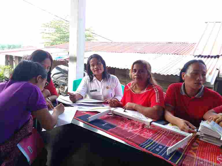 Melakukan Pendampingan Pemantauan Perkembangan Anak oleh Kader BKB