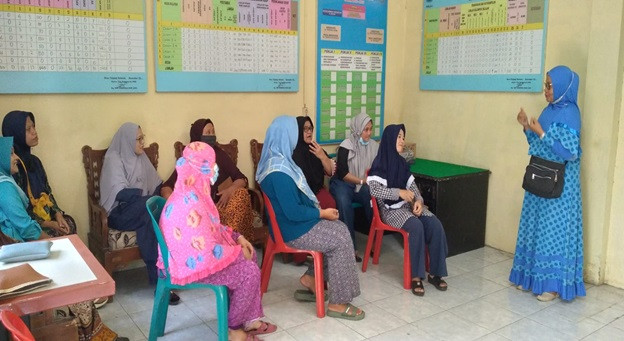 KIE PENGASUHAN SERIBU HPK BAGI IBU DAN KELUARGA DI LOKUS STUNTING