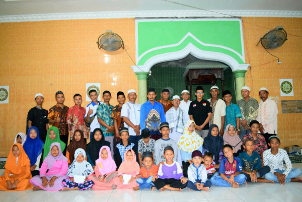 Foto Bersama Anak Yatim