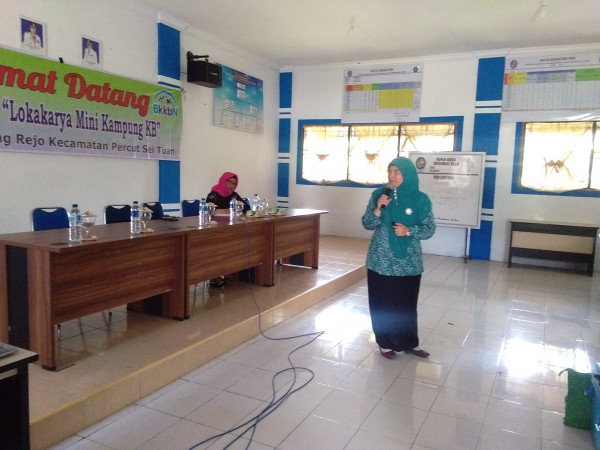 penyampaian materi oleh ibu narasumber