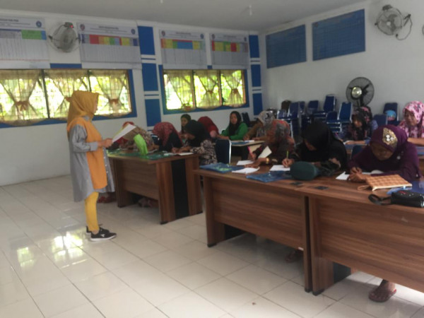 Hari Pertama Pelatihan Tata Rias