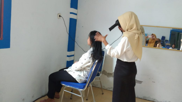 proses pengeringan rambut