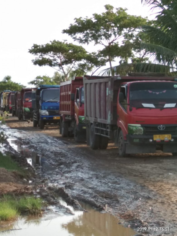 Pengerasan jalan Dusun XI dan XII Tj. Rejo