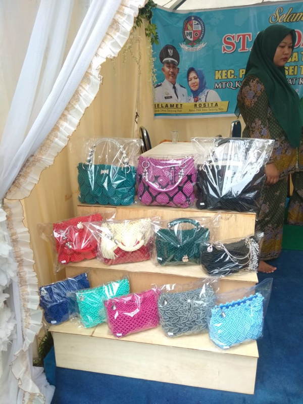 Stan / Pameran hasil produk UPPKS Kampung KB Mangrove