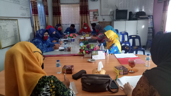 Pertemuan lini lapangan 