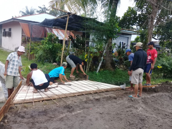 Gotong Royong Pembuatan Titi