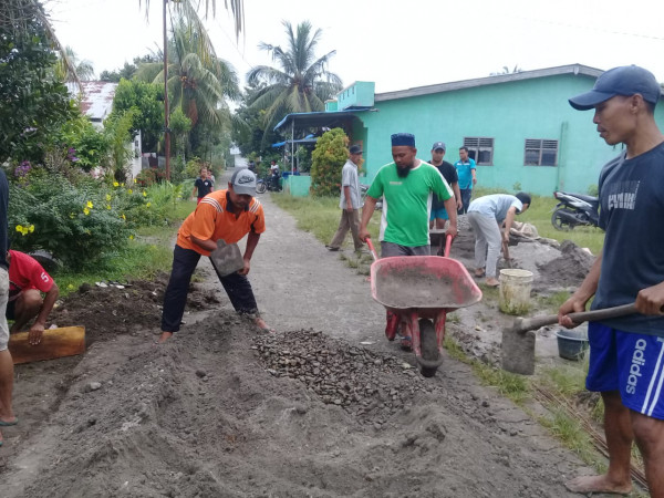 gotong royong pembuatan titi