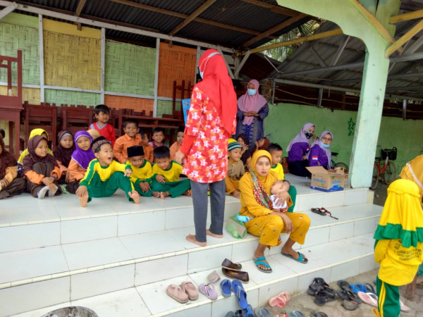 Memberikan Penyuluhan Kepada Anak Paud Al-Faizin