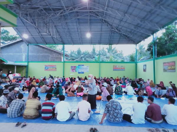 Buka Bersama Dengan Anak Yatim Piatu di Masjid Miftahul Jannah 