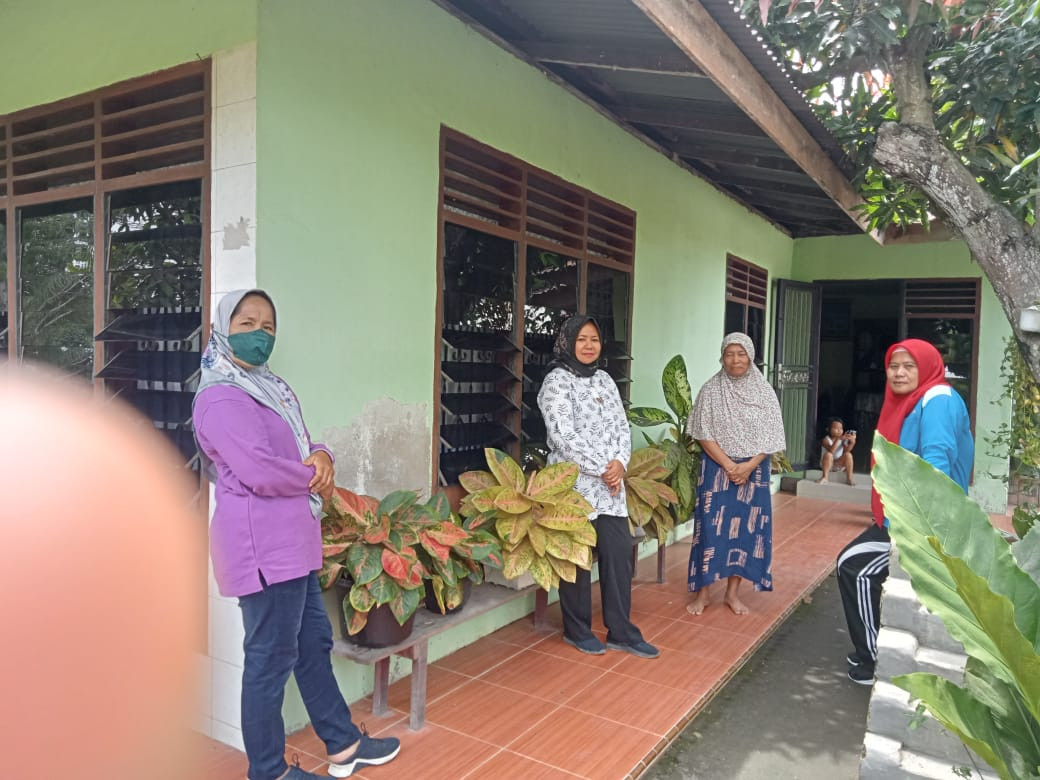 Ketua PKK dan Koordinator KB serta PPKBD Mengunjungi Rumah Sehat