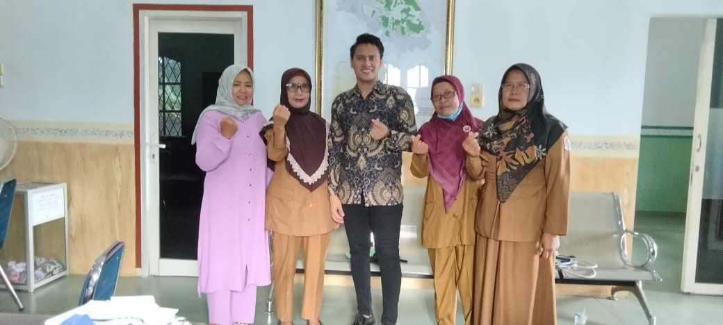 Foto Bersama dengan artis KDI dari Tanjung Rejo Dayan Saputra