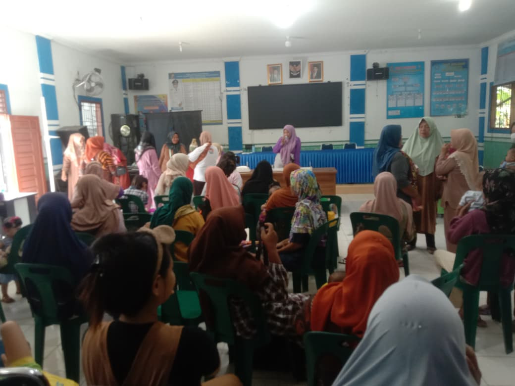 pelaksanaan posyandu yang di lakukan ibu ibu kader