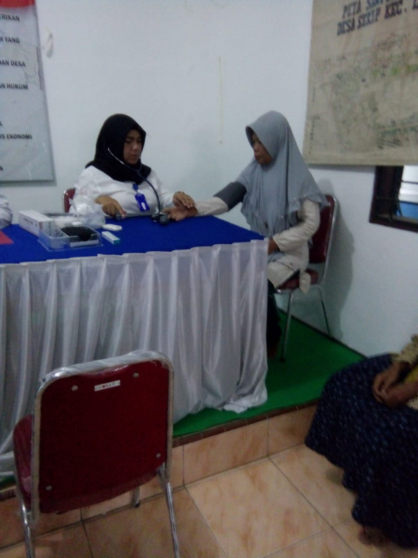 Pemeriksaan kesehatan lansia yang dilakukan oleh puskesmas