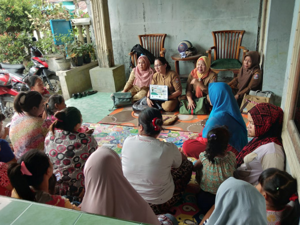 Memberi penyuluhan kb pada Pus di Dusun Bakti 2 Desa Sekip