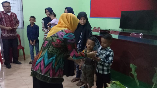 pembagian KIA gratis bagi anak warg desa kampung KB Sekip Jaya 