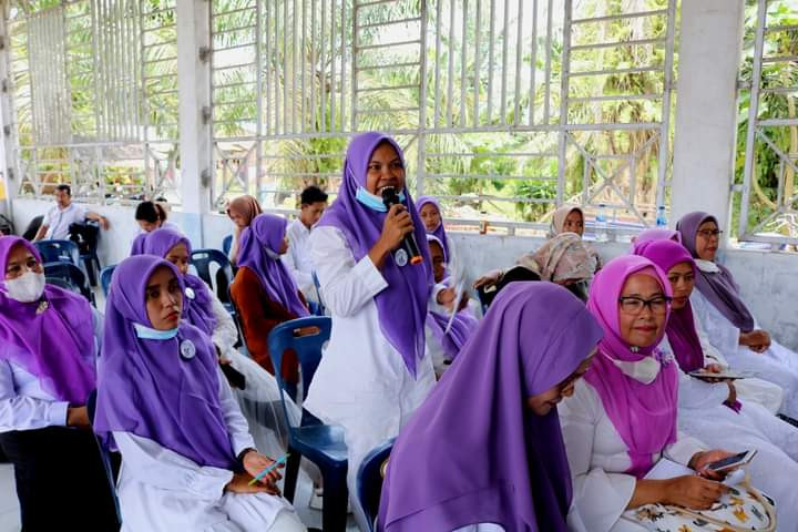 Sesi tanya jawab tentang kegiatan KELAPA MUDA ( Kelas Perempuan Mandiri Berbudaya )