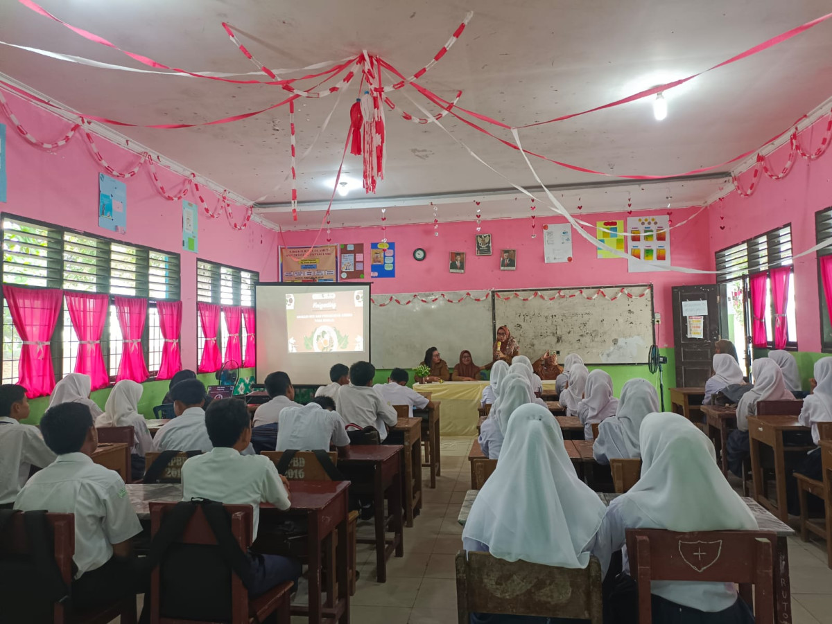 edukasi gizi dan pencegahan anemia di smp n 1 pantai labu