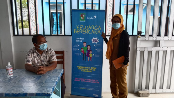 Penyerahan Oleh Koordinator BPKB Kecamatan Raya