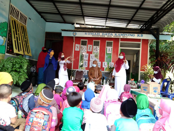 Posyandu balita dan Sosialisasi perawatan gigi bagi balita dan anak usia dini