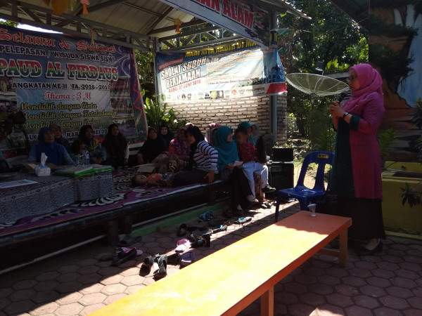 Penyuluhan dari Ibu Kabid Dinas Pendidikan