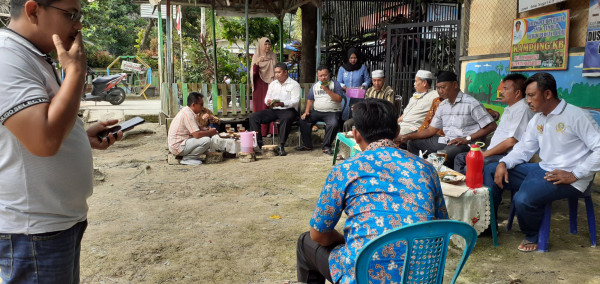 masyarakat yang hadir saat pendirian bangunan