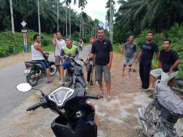 Pembuatan dan Pemasangan Plank Asmaul Husna di Sepanjang Jalan