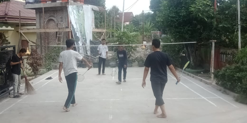 Menjaga Kesehatan dengan Berolahraga yang dilakukan emaja Desa Pondok Batu.