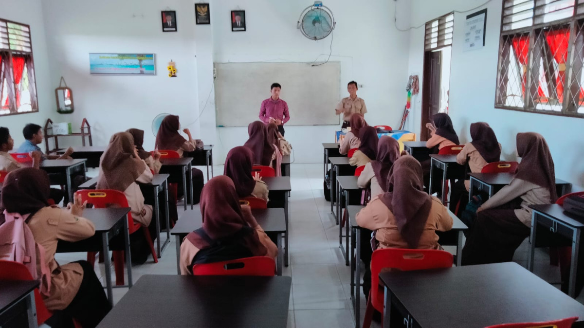 Sosialisasi Bahaya Pergaulan Bebas untuk Remaja Kampung KB Desa Pondok Batu