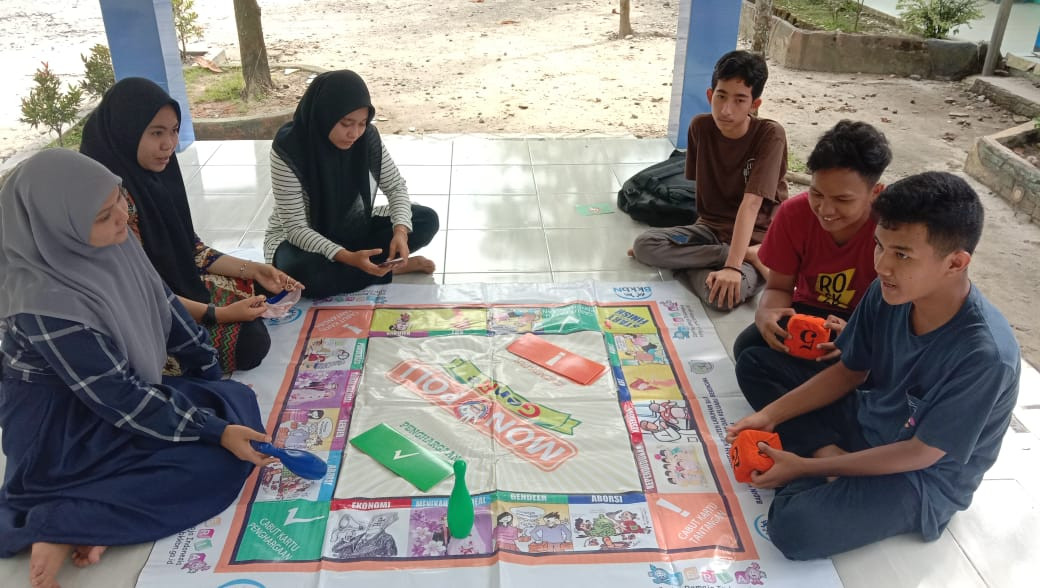 Curhat Monopoli: Membuka Pintu Kebijaksanaan Remaja Kampung KB Desa Pondok Batu