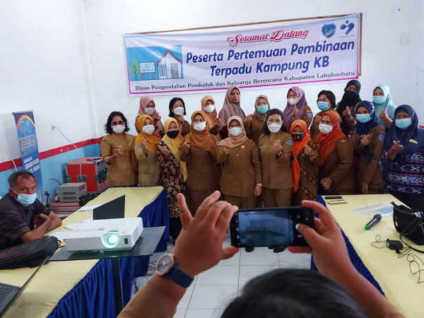 Pertemuan Pembinaan Terpadu Kampung KB TKT II Labuhanbatu