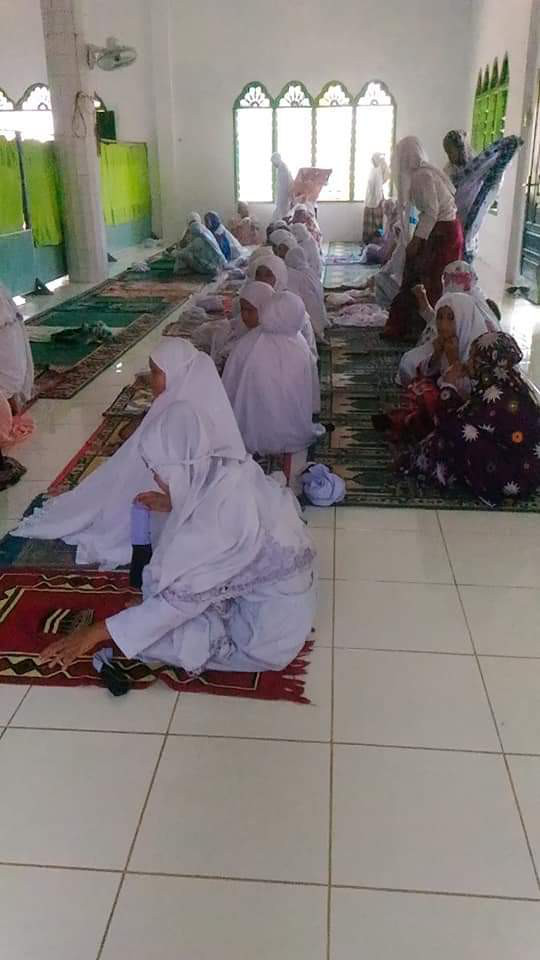 SHOLAT BERJAMAAH MTSS NURUL AMAN