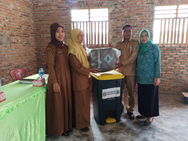 PEMBERIAN BANTUAN TAS SEKOLAH