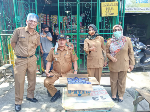 Razia masker bersama pak Camat Medan Kota, Lurah Teladan Timur