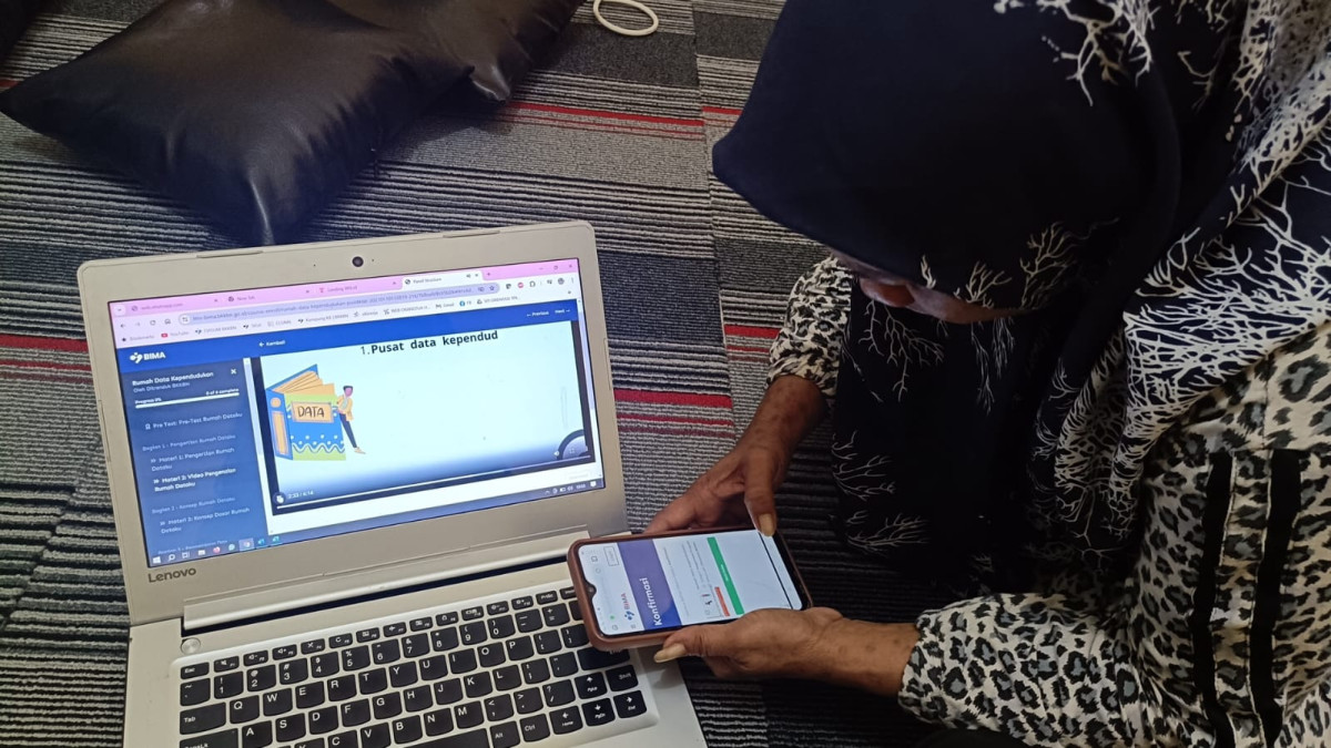 kader RDK sedang mengikuti pelatihan online sibima mengenai Rumah Data Kependudukan