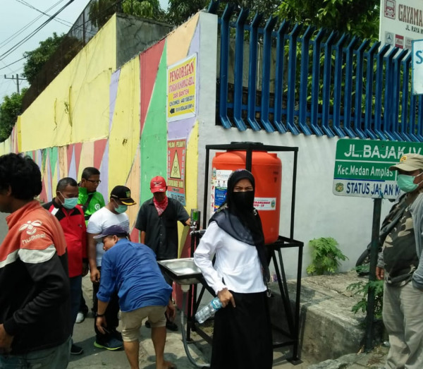 Tong Cuci Tangan bagi masyarakat yang melintasi jalan sm raja