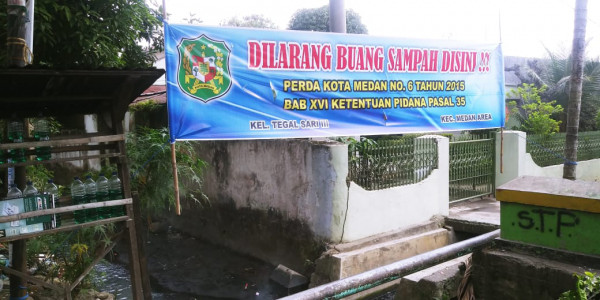 spanduk dilarang membuang sampah