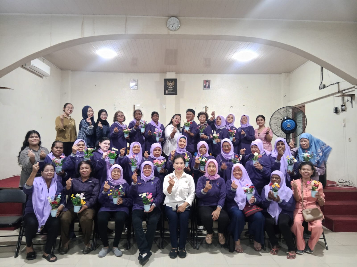 Foto bersama Siswa/i Sekolah Lansia S2 BKL Mandiri