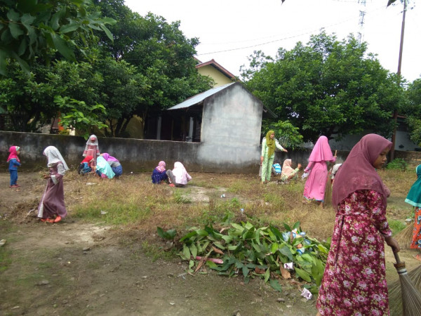 Gotong Royong Di Rumah Anak Yatim Piatu