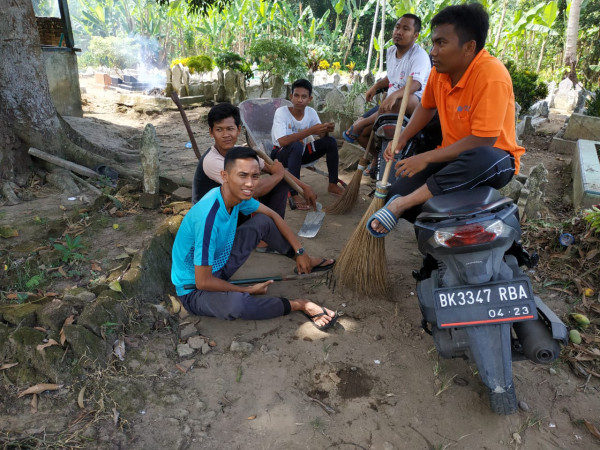 Ketua pik remaja sirriah Al aamir ikut berpatisipasi  gotong royong