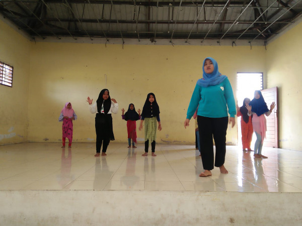 LATIHAN TARI ANAK REMAJA