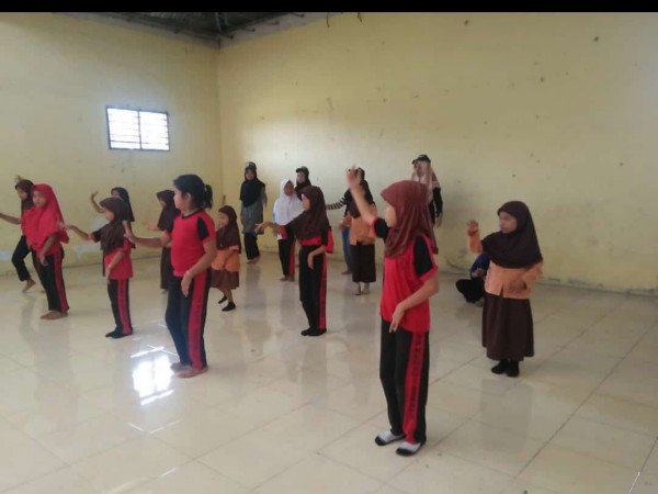 Latihan Tari Anak Remaja Kampung KB