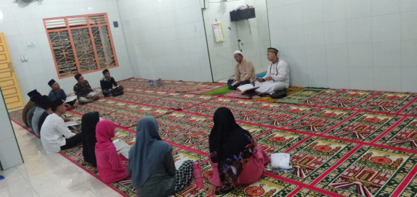 Seksi keagaaman melaksanakan kegiatan tilawah Alquran kpd anak2 remaja