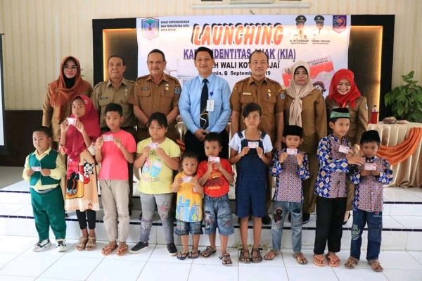 Fhoto bersama dgn anak yg mendapat KIA