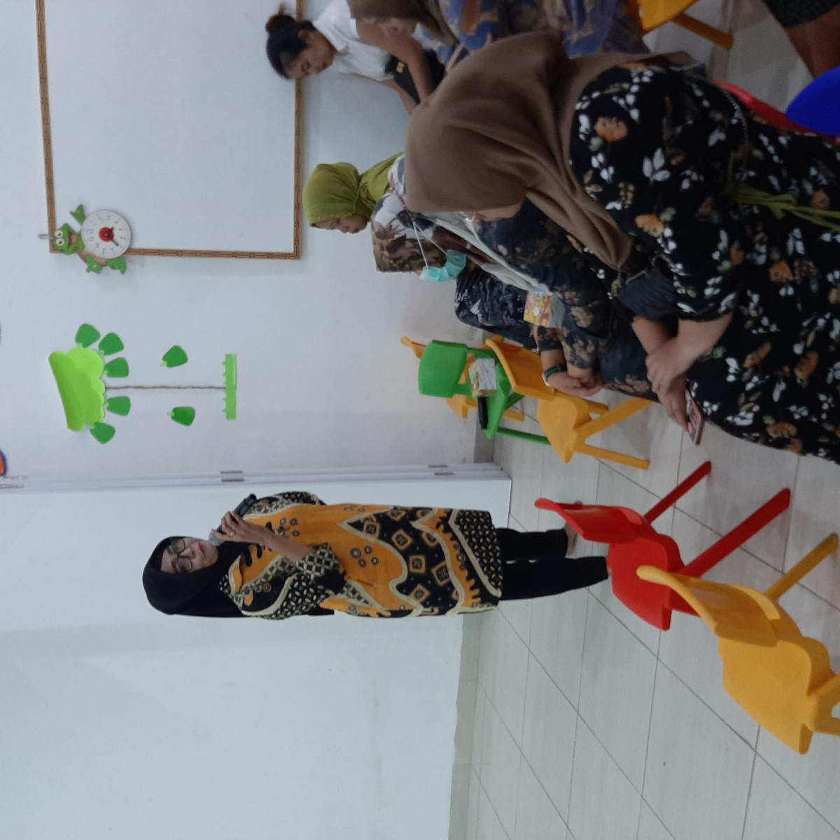 Kegiatan KIE bagi guru PAUD dan orangtua balita tentang Stimulasi 6 Aspek Perkembangan Balita di PAUD Bintang Harapan Bangsa oleh Pokja Kampung KB Setia.